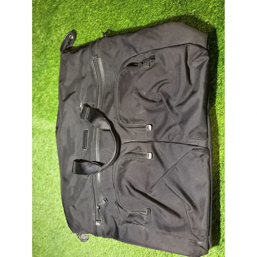 TUMI Men Kessler 22353 Boston‎ Bag Business- Like New